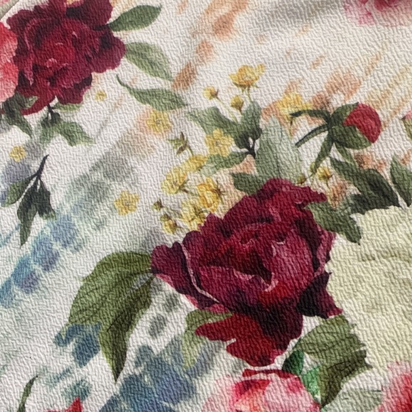 Size small Pencil Skirt beautiful design and material A3 Design - Picture 4 of 4